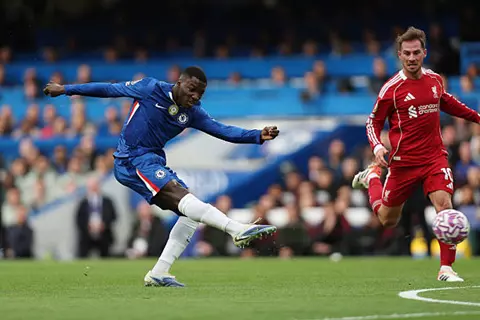 صلاح أساسيا.. تشيلسي 1-0 ليفربول.. كايسيديو يسجل (فيديو وصور)